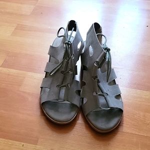 New never worn 1 inch strappy heels